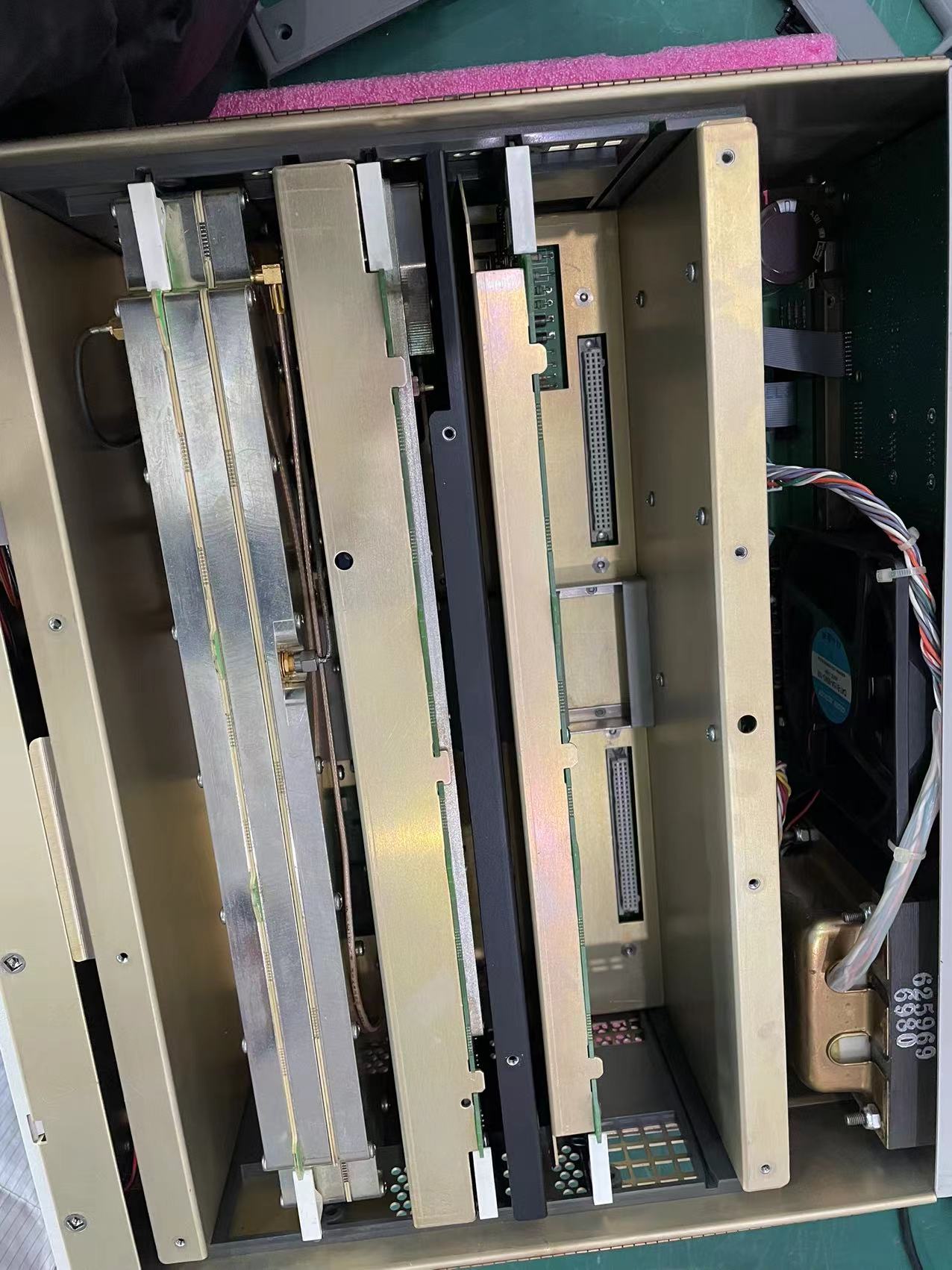 6391413eb8f82.jpg 維修多功能校準(zhǔn)儀FLUKE5700A 3.jpg